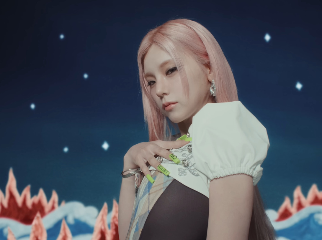 있지 예지 wearing PB046B